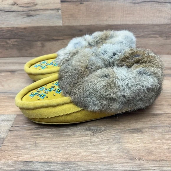 Moccasins size 8 Yellow Fur-Trimmed - Picture 2 of 8